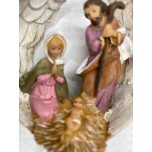 Fontanini nativity wreath ornament Mary, Joseph, and‎ Baby Jesus by angel wings